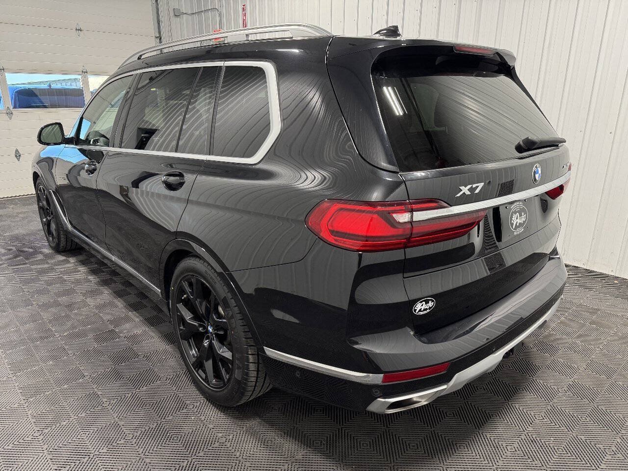 Used 2022 BMW X7 xDrive40i w/ Premium Package AWD/4WD image 4