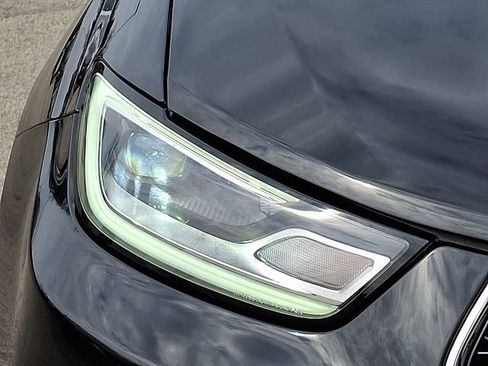 Used 2025 Chrysler Pacifica Select image 9