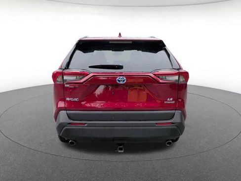 Used 2024 Toyota RAV4 LE AWD/4WD image 5
