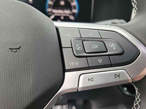 New 2025 Volkswagen Tiguan SE AWD/4WD image 15