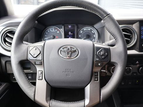Used 2019 Toyota Tacoma TRD Off-Road AWD/4WD image 13