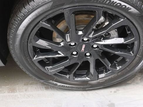 Used 2023 GMC Terrain SLE w/ Driver Convenience Package image 29