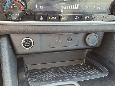 Used 2022 Nissan Rogue SV w/ SV Premium Package image 30