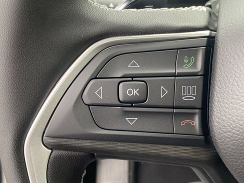 New 2025 Jeep Grand Cherokee Altitude image 17