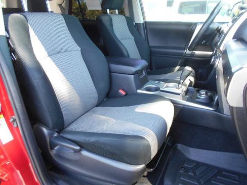 Used 2018 Toyota 4Runner SR5 AWD/4WD image 7
