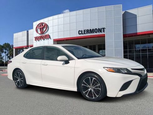 Used 2019 Toyota Camry SE FWD image 1