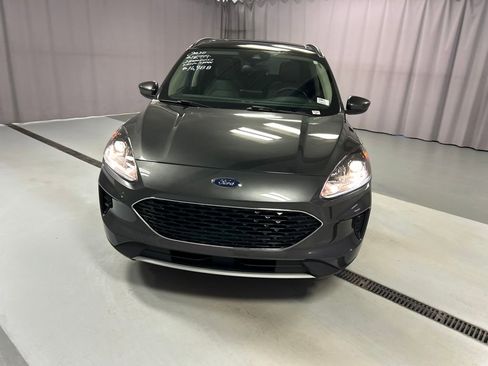 Used 2020 Ford Escape SE image 2