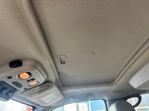 Used 2004 GMC Yukon XL SLT w/ Preferred Equipment Group AWD/4WD image 4