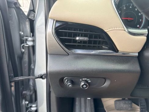 Used 2023 Chevrolet Traverse LS FWD image 10