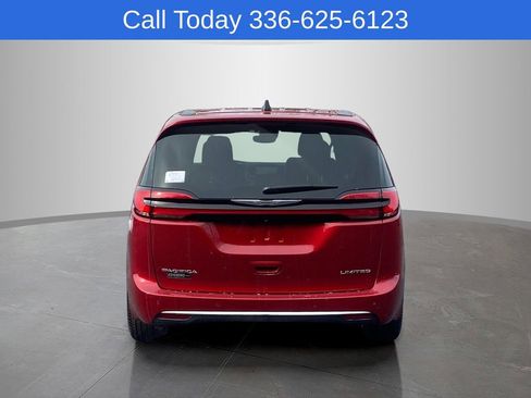 New 2026 Chrysler Pacifica Limited FWD image 8