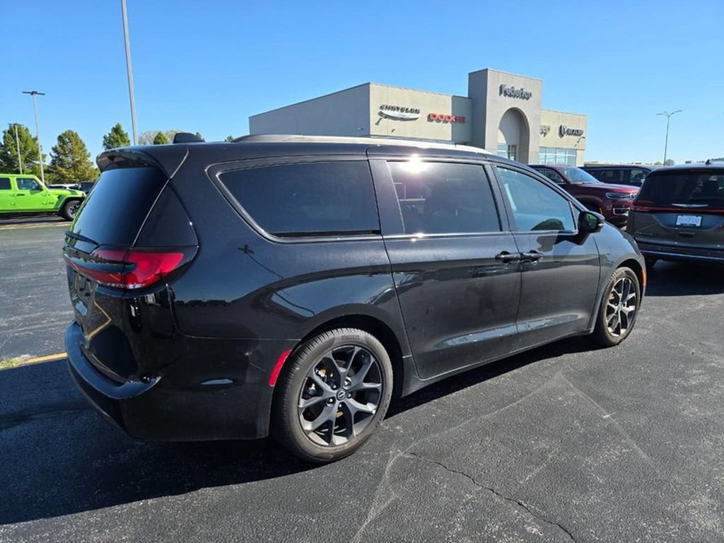 Used 2026 Chrysler Pacifica Select w/ S Appearance Package FWD image 3