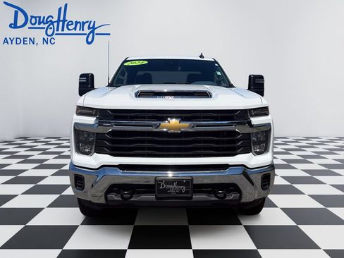 Used 2024 Chevrolet Silverado 2500 LT AWD/4WD image 8