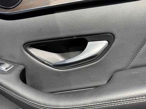 Used 2019 Mercedes-Benz GLC 300 4MATIC w/ AMG Line image 39