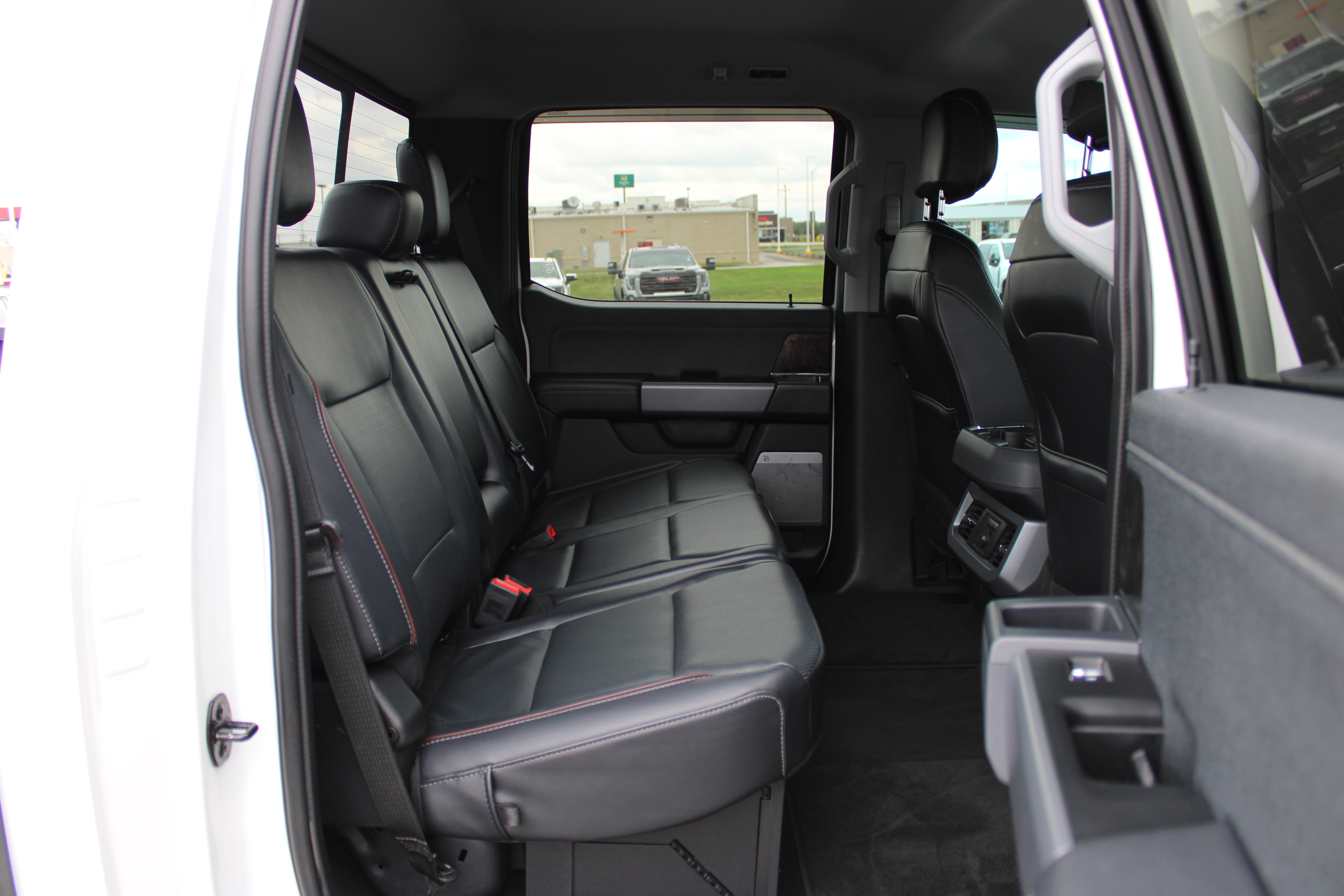 Used 2024 Ford F450 Lariat w/ Lariat Ultimate Package AWD/4WD image 31