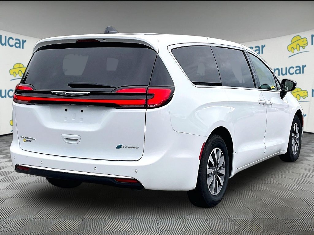Used 2024 Chrysler Pacifica Limited FWD image 6
