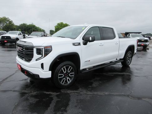 Certified 2022 GMC Sierra 1500 AT4 w/ AT4 Preferred Package AWD/4WD image 11