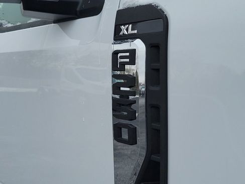 New 2026 Ford F250 XL w/ FX4 Off-Road Package image 10
