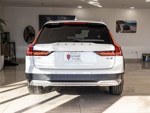 Used 2023 Volvo V90 B6 Cross Country Ultimate w/ Climate Package image 13