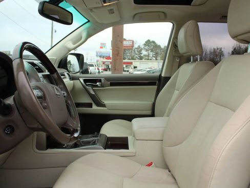 Used 2019 Lexus GX 460 Premium w/ Premium Package image 18