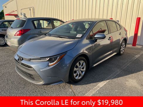 Used 2023 Toyota Corolla LE FWD image 3