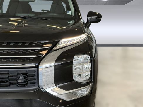 Used 2024 Mitsubishi Outlander ES FWD image 12
