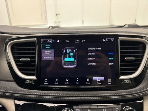 Used 2021 Chrysler Pacifica Touring-L image 33