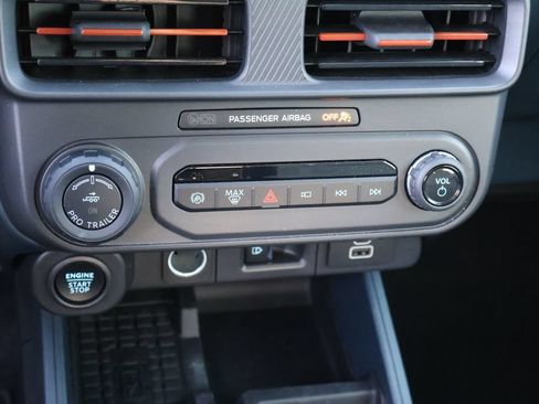 Used 2025 Ford Maverick Lariat AWD/4WD image 30