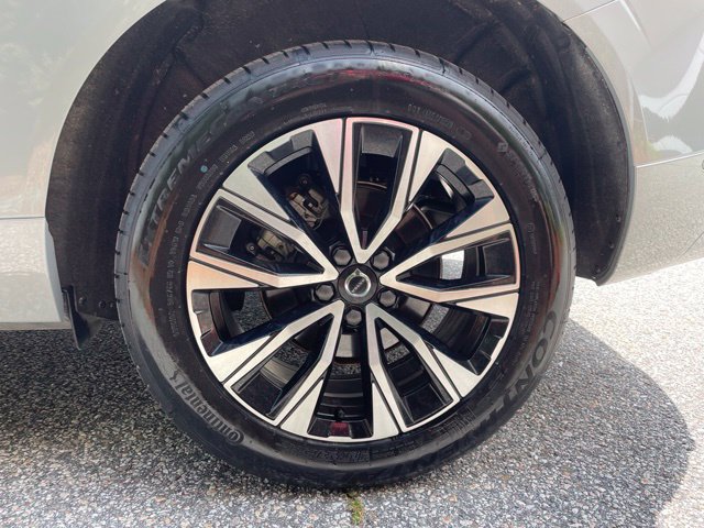 Used 2024 Volvo XC60 B5 Plus AWD/4WD image 10