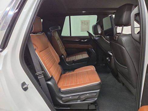 Used 2023 GMC Yukon Denali Ultimate w/ LPO, Floor Liner Package AWD/4WD image 11