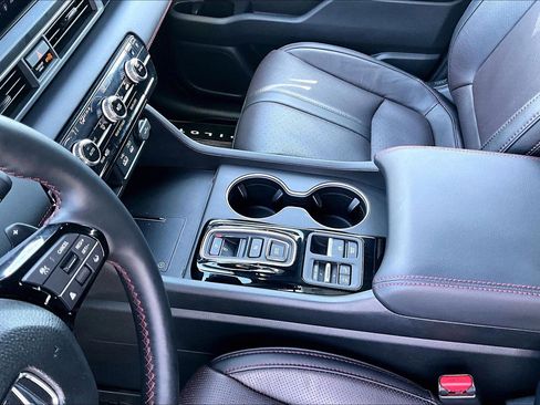 Used 2025 Honda Pilot Black Edition image 15