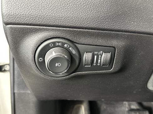 Used 2018 Jeep Compass Latitude w/ Popular Equipment Group image 26