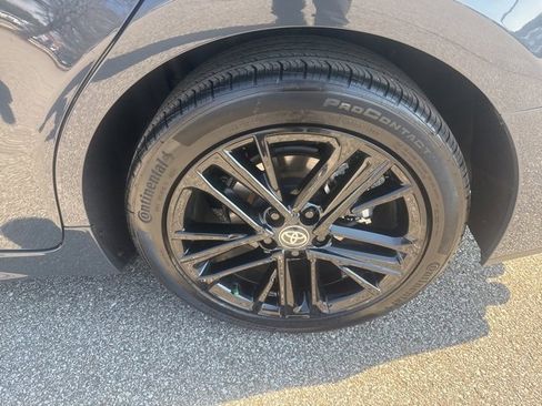 Used 2025 Toyota Camry SE image 12