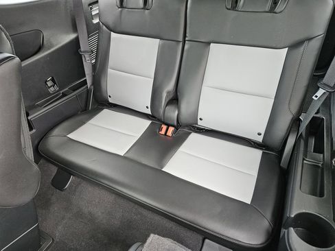 Used 2022 Ford Explorer XLT w/ Equipment Group 202A RWD image 23