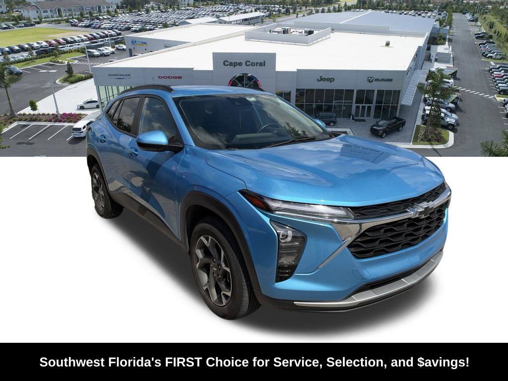 Used 2025 Chevrolet Trax LT w/ Driver Confidence Package FWD image 2