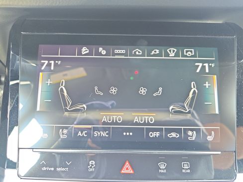 Used 2024 Audi Q8 e-tron Prestige w/ Prestige Package image 18