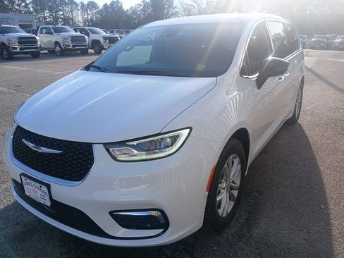 New 2026 Chrysler Pacifica Select image 7