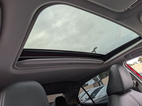 Used 2023 Toyota Camry SE image 3