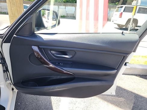 Used 2016 BMW 320i xDrive Sedan AWD/4WD image 48