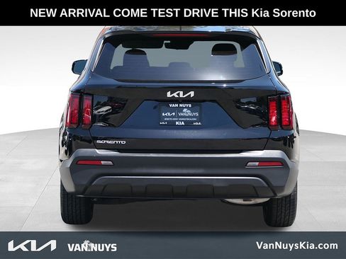 Used 2023 Kia Sorento LX FWD image 34