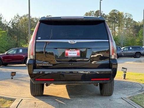 Used 2018 Cadillac Escalade ESV Premium Luxury image 6