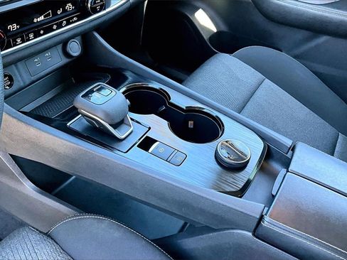 Used 2024 Nissan Rogue SV image 15