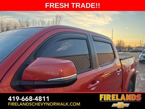 Used 2018 Toyota Tacoma TRD Sport image 17