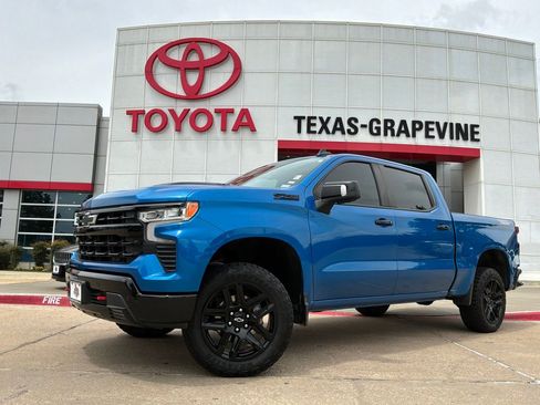 Used 2024 Chevrolet Silverado 1500 LT Trail Boss w/ LT Trail Boss Premium Package AWD/4WD image 2