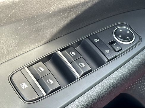 Used 2024 Kia Forte LXS image 18