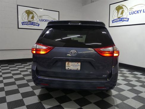 Used 2015 Toyota Sienna XLE FWD image 8