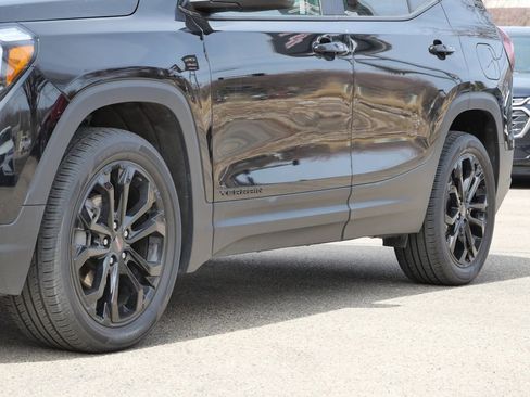 Used 2022 GMC Terrain SLE w/ Driver Convenience Package AWD/4WD image 5