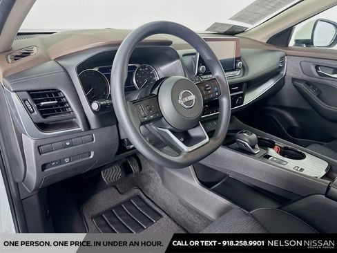 Used 2023 Nissan Rogue SV FWD image 9