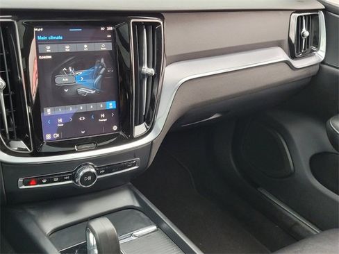 Used 2024 Volvo S60 B5 Core image 25