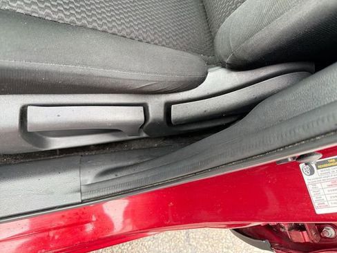 Used 2021 Nissan Rogue Sport S image 16