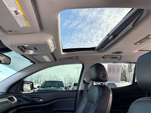 Used 2021 GMC Acadia SLT w/ Premium Package image 20